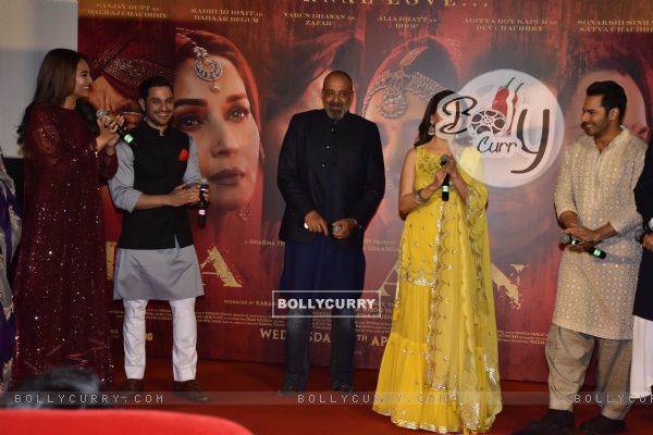 Celebrities snapped at 'Kalank' Trailer launch! (446279)
