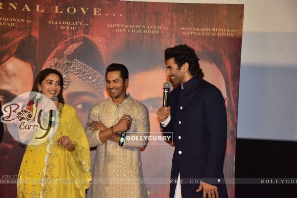 Celebrities snapped at 'Kalank' Trailer launch! (446284)