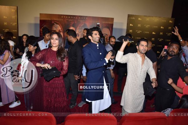 Celebrities snapped at 'Kalank' Trailer launch! (446288)