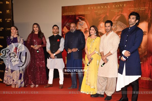Celebrities snapped at 'Kalank' Trailer launch! (446292)