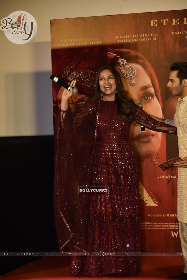 Celebrities snapped at 'Kalank' Trailer launch! (446304)