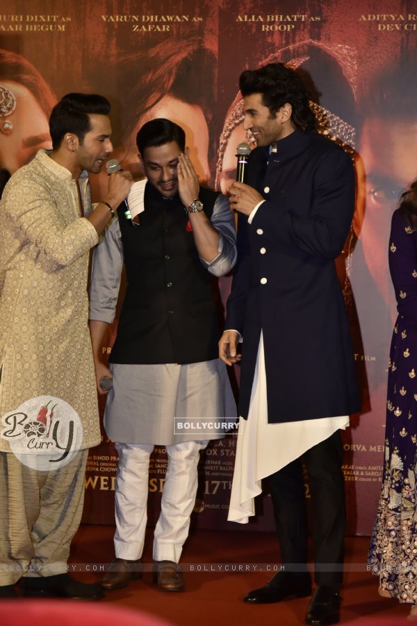 Celebrities snapped at 'Kalank' Trailer launch! (446307)