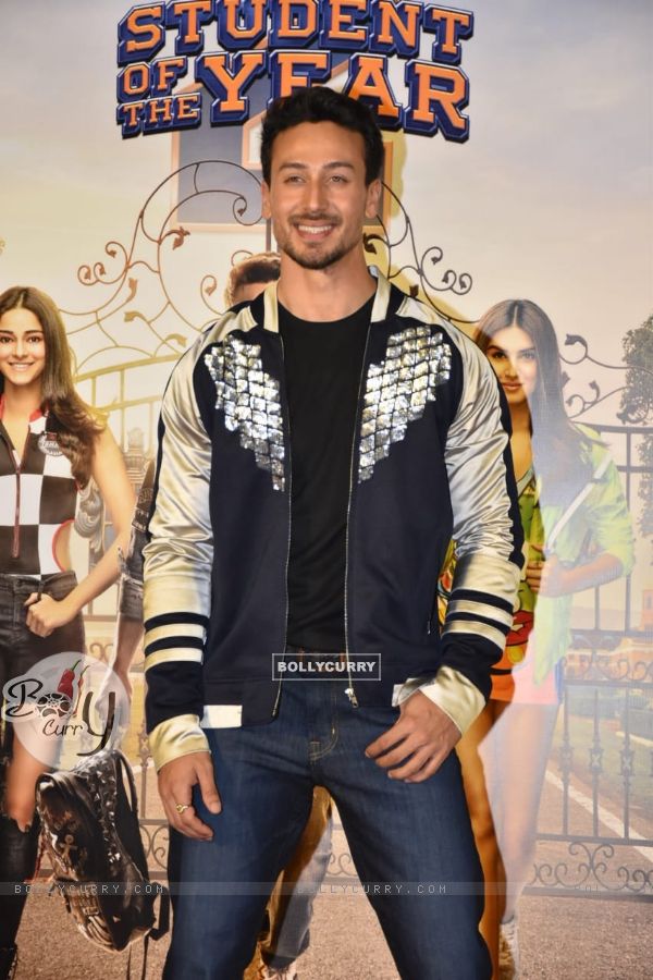 Tiger Shroff poses for a picture at the trailer launch of Student of the Year 2 (446387)