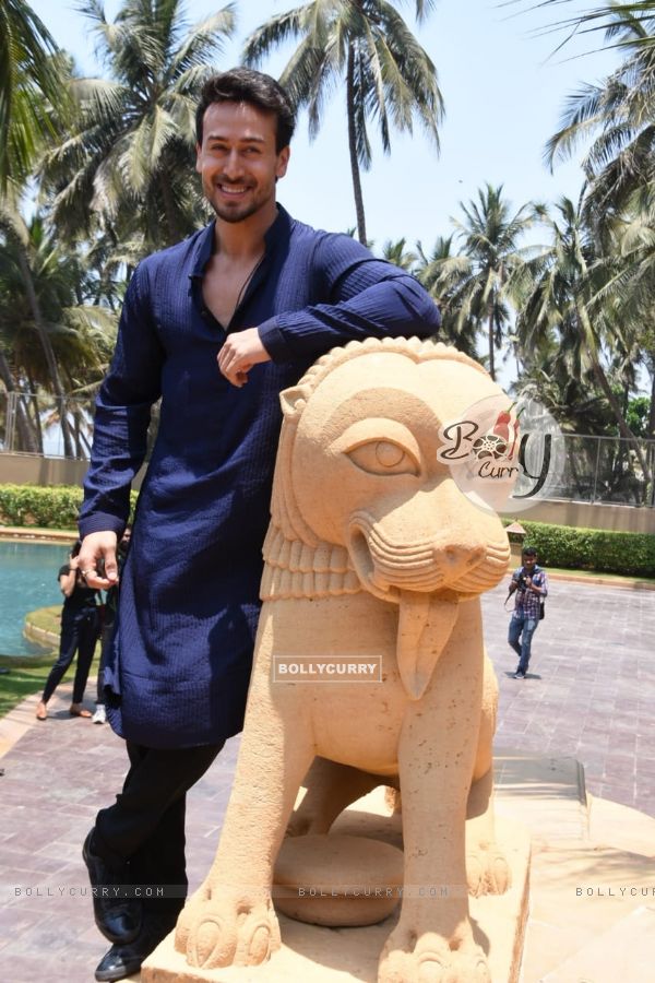 Tiger Shroff caught in a candid moment at the song launch for SOTY 2!