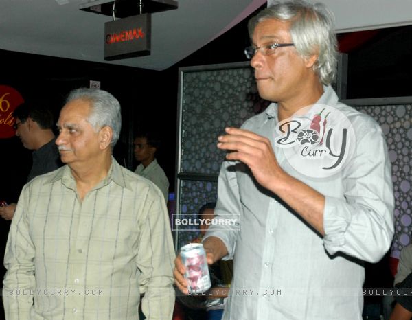 Ramesh Sippy and Sudhir Mishra in the premeire of the movie The Japanese Wife (60027)