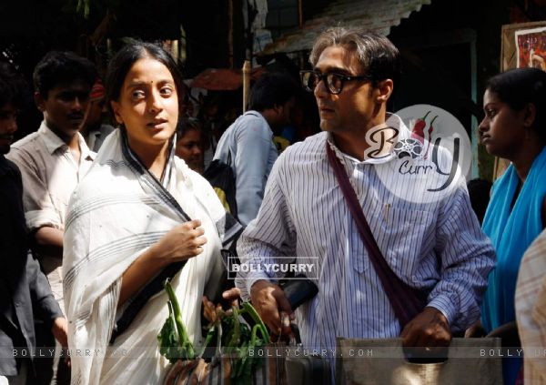 Rahul Bose and Raima Sen in the movie The Japanese Wife (60033)