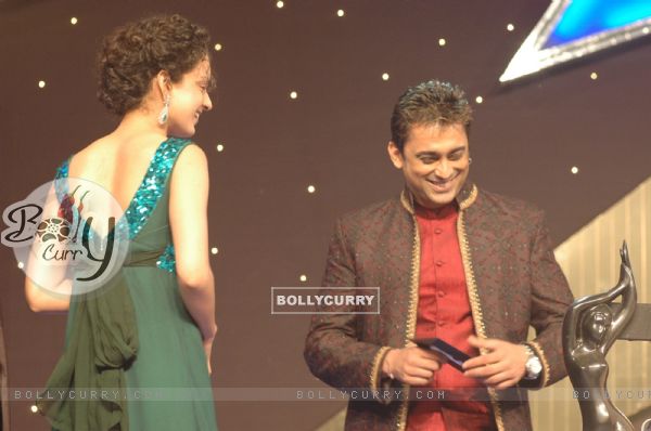 Kangana Ranaut and Anuj Saxena at the Filmfare awards function Newcomer Kangana Ranaut''s was appreciated for her performance in "Gangster - A Love Story" with the best debut award