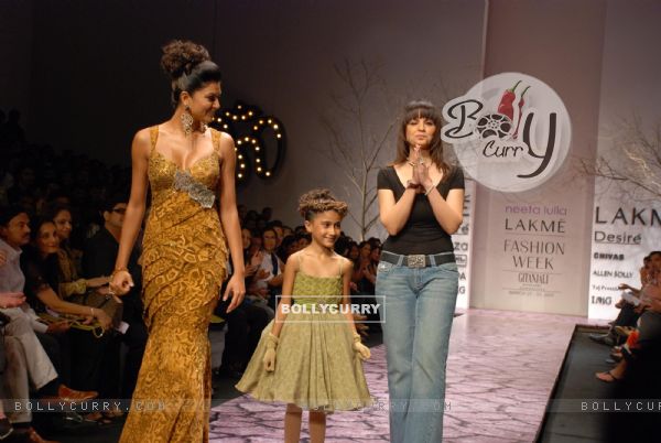Sushmita Sen with her daughter Renee launches Neeta Lulla''s collection at the Lakme Fashion Week in Mumbai