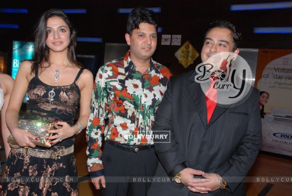Adnan Sami''s new album Ek Din was launched by T-series in Mumbai on April 12 Lyrics writer Sameer and former actress Divya Kumar were present at the launch