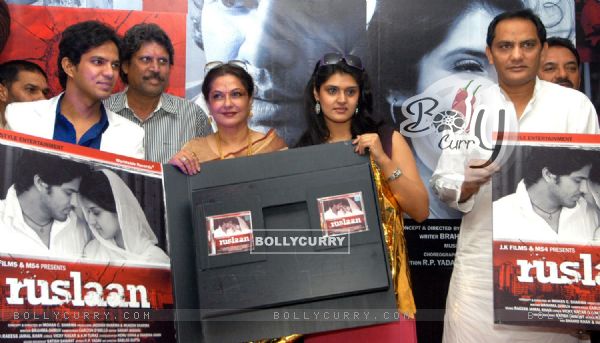 Rajveer, Moushmi Chatterjee with her daughter Meghaa, Kapil Dev and Azharuddin at the music launch for the film "Ruslaan", in New Delhi on Tuesday