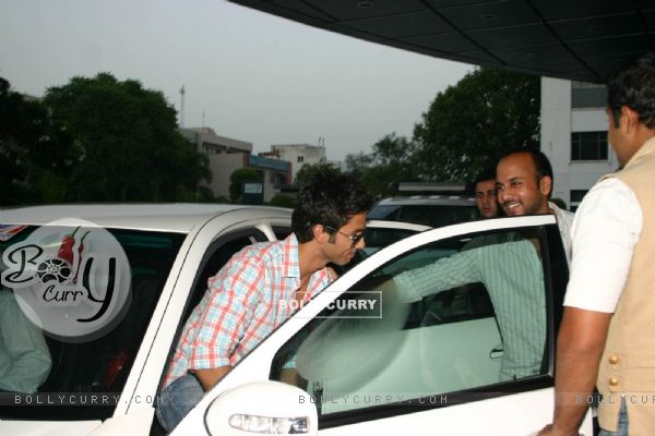 Bollywood actor Shahid Kapoor at BIG 927 FM office for promoting his film ''''Kaminey'''', in New Delhi on Sunday- (78654)