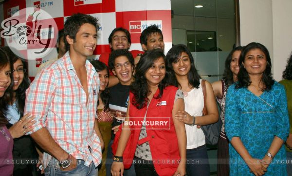 Bollywood actor Shahid Kapoor at BIG 927 FM office for promoting his film ''''Kaminey'''', in New Delhi on Sunday- (78658)