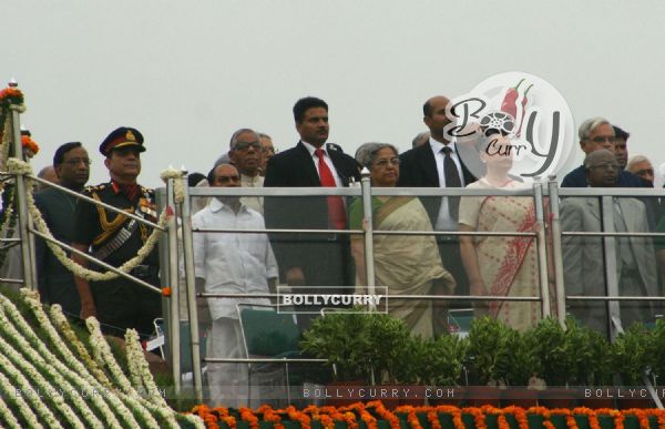 UPA Chairperson Sonia Gandhi with other the dignitaries during the National Anthem at the Red Fort, on the occasion of 63rd Independence Day in New Delhi on 15 August 2009