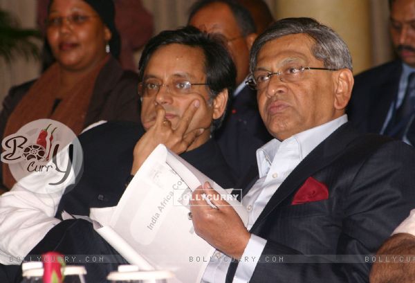External Affairs Minister S M Krishna, MoS Shashi Tharoor at the launch "India - Africa Connect" website, in New Delhi on Monday 17 Aug 2009