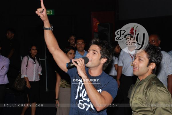 Shahid Kapoor at ''Kaminey'' promotional event at Fame, in Mumbai (78952)