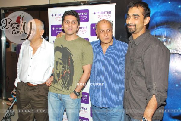 Mukesh Bhatt and Mahesh Bhatt at Avatar 3-d Special Screening of promo at Fame, in Mumbai