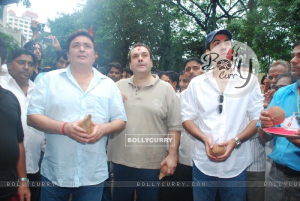 Bollywood actors Rishi Kapoor and Ranvir Kapoor performing Ganpati pooja at RK studios