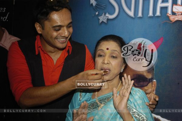 Asha Bhosle launches Chin2 Bhosle''s album