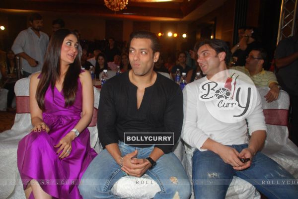 Salman Khan,Sohail Khan and Kareena Kapoor Main aur Mrs Khanna music launch (79582)