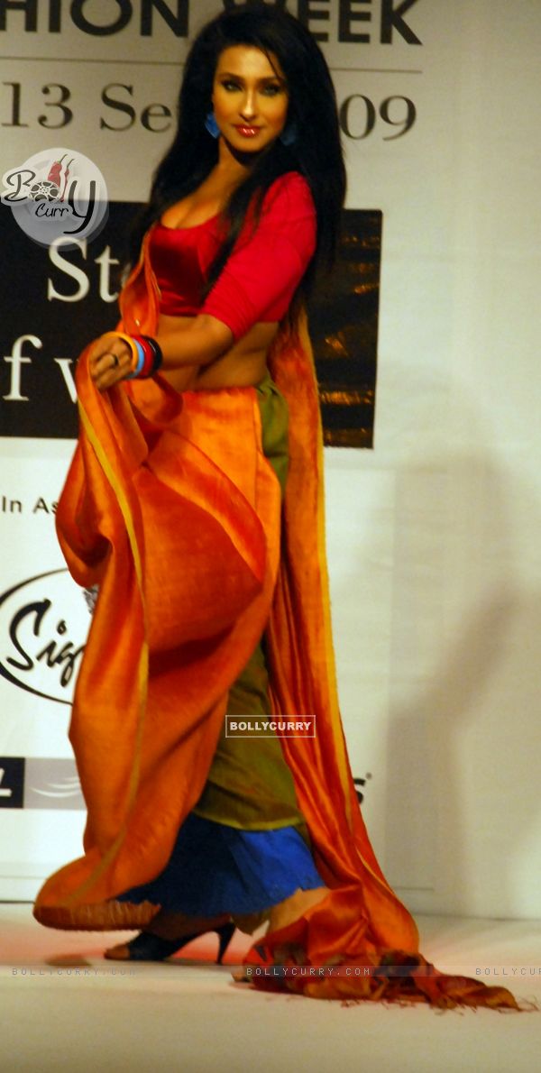 Rituparna Sengupta at the ramp during the Kolkata Fashion Week in Kolkata on 11th Sep 2009