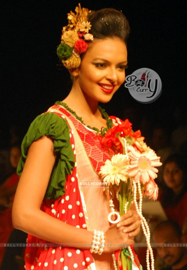 A model at the ramp during the Kolkata Fashion Week in Kolkata on 11th Sep 2009