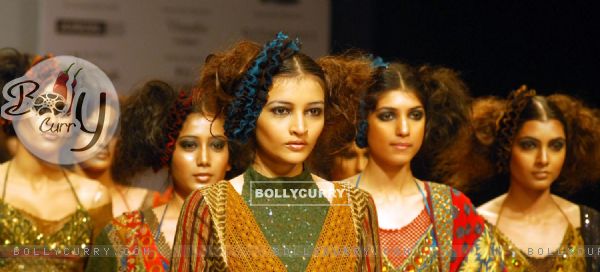 A modesl at the ramp display Satya Paul colloction during the Kolkata Fashion Week in Kolkata on 12th Sep 09