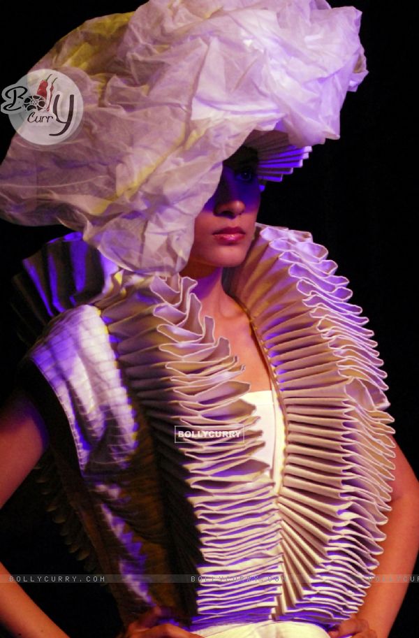 Model display design of Aarti Vijay Gupta at Kolkata Fashion Week on Sunday 13th Sep 09