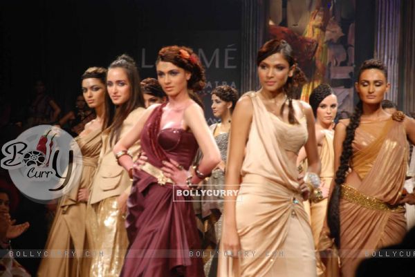 Models walks the runway at Tarun Tahiliani show at the Lakme Fashion Week Spring/Summer 2010 Day 5, in Mumbai