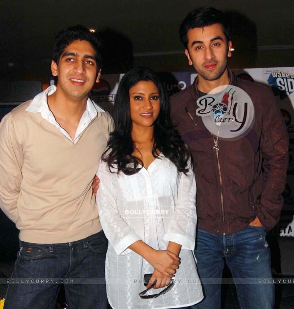 (From Left-Right) Film Director Ayan Mukherji, actress Konkona Sen & actor Ranbir Kapoor during the press conference of film "Wake Up Sid" at PVR Ambience Mall Gurgaon on 29 Sep 09 (80558)