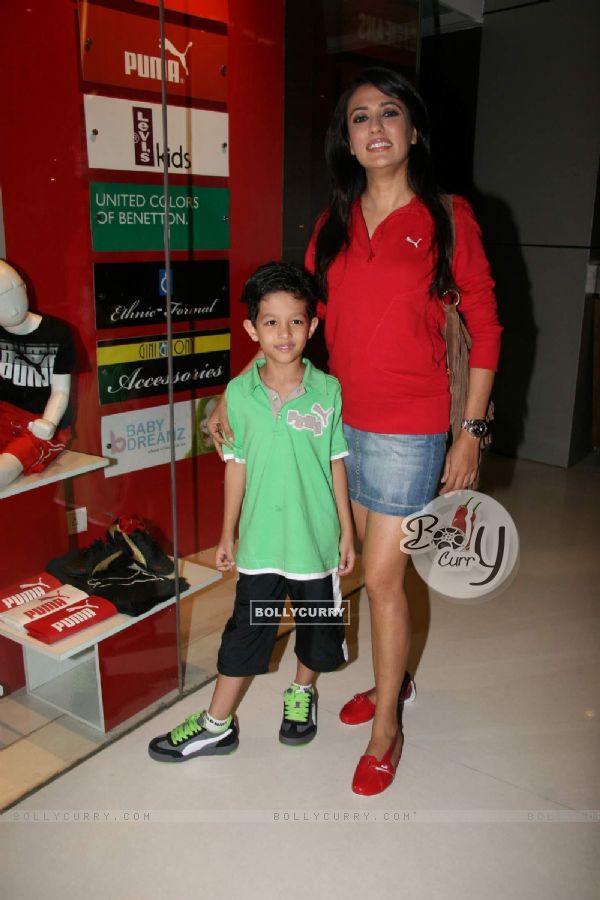 Mini Mathur with kids at Puma Gina Gony wear launch at Oberoi Mall in Mumbai