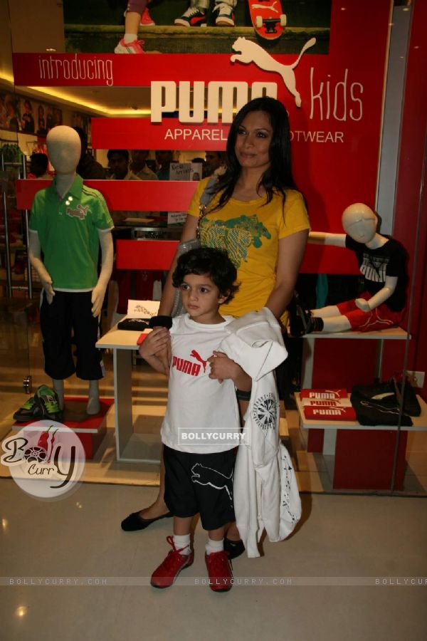 Maria Goretti with kids at Puma Gina Gony wear launch at Oberoi Mall in Mumbai