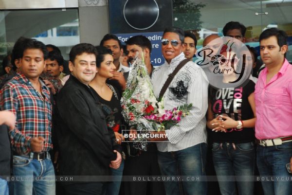 "Jermaine Jackson Arrives in Mumbai"