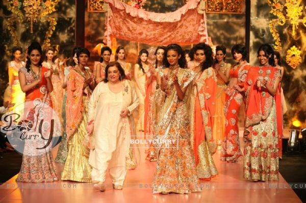 Models walk on the ramp for Pallavi Jaikishan at HDIL India Couture Week on Day 2