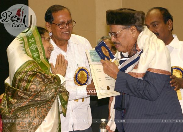 President Pratibha Devi Singh Patil presenting ''''Dadasaheb Phalke award 2007'''' to Manna Dey at Vigyan Bhawan, in New Delhi on Wednesday