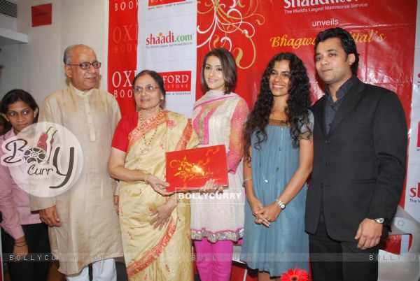 Aarti Chhabria at the launch of Bhagwati Mittal''s book ''Vivah:The Celebration'' to mark the 13th anniversary of Shaadicom in Mumbai on Wednesday, 21 October 2009