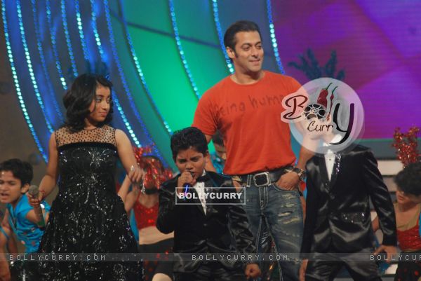 Salman Khan on the sets of Sa Re Ga Ma Little Champs Grand Finale