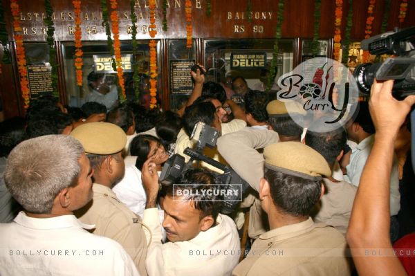 Bollywood Star Salman Khan selling tickets for his upcoming film "London Dreams" at Delite Theatre in New Delhi on Monday 26 Oct 2009 (81364)