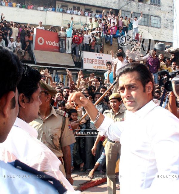 Bollywood Star Salman Khan after selling tickets for his upcoming film "London Dreams" at Delite Theatre in New Delhi on Monday 26 Oct 2009 (81366)