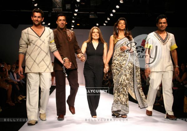 Star cast of film "Jail" Neil Nitin Mukesh and Manoj Bajpai with director Madhur Bhandarkar at the designer Reynu Tondon''s show at the Wills Lifestyle India Fashion Week