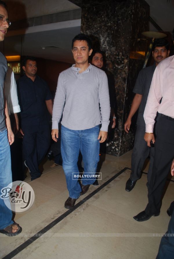 Aamir Khan were present at the first look of their movie "3 Idiots" held at Metro Big Cinemas in Mumbai