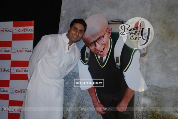 Abhishek Bachchan and Vidya Balan unveiled the first look of movie "Paa" at a media conference held in Mumbai (81838)