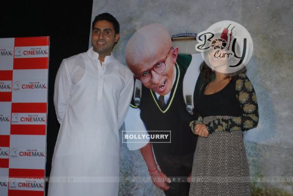 Abhishek Bachchan and Vidya Balan unveiled the first look of movie "Paa" at a media conference held in Mumbai (81839)