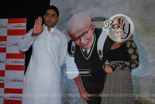 Abhishek Bachchan and Vidya Balan unveiled the first look of movie "Paa" at a media conference held in Mumbai (81841)