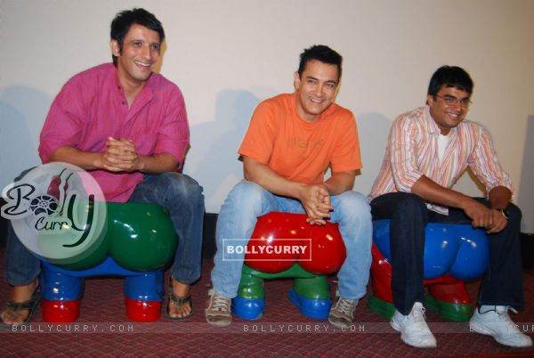 Bollywood actors Sharman Joshi, Aamir Khan and R Madhavn at a press conference in Mumbai where they were promoting their upcoming movie "3 Idiots"