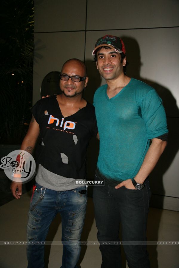 Bollywood actor Tusshar Kapoor at Cut-a-thon session in Oberoi Mall, Mumbai
