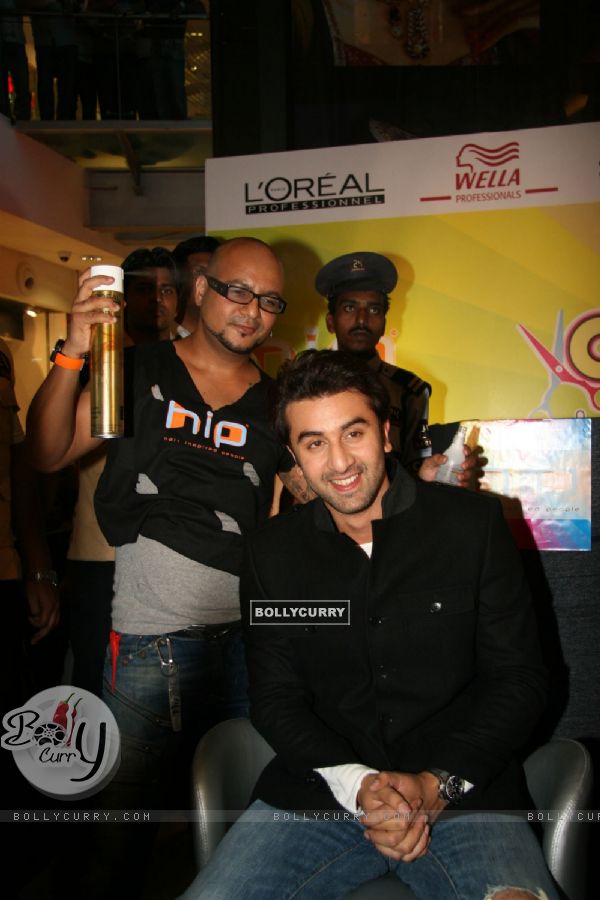 Bollywood actor Ranbir Kapoor at Cut-a-thon session in Oberoi Mall, Mumbai
