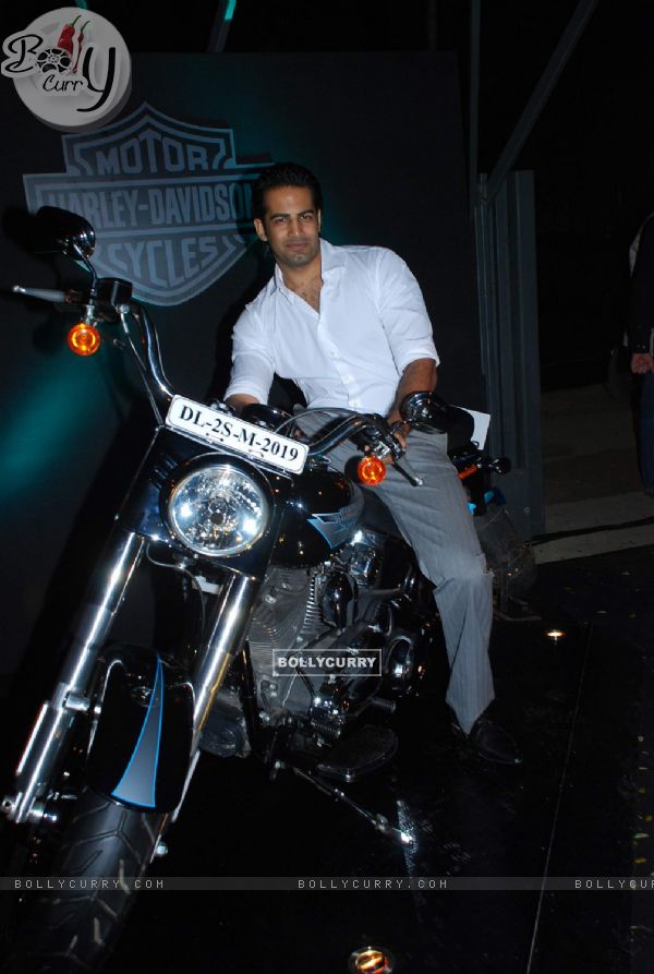 Upen Patel at Harley Davidson bash hosted by Arju Khanna, Tote