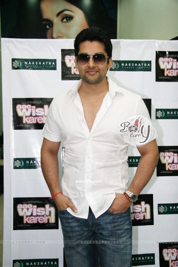 poses for pictures. Aftab Shivdasani poses for