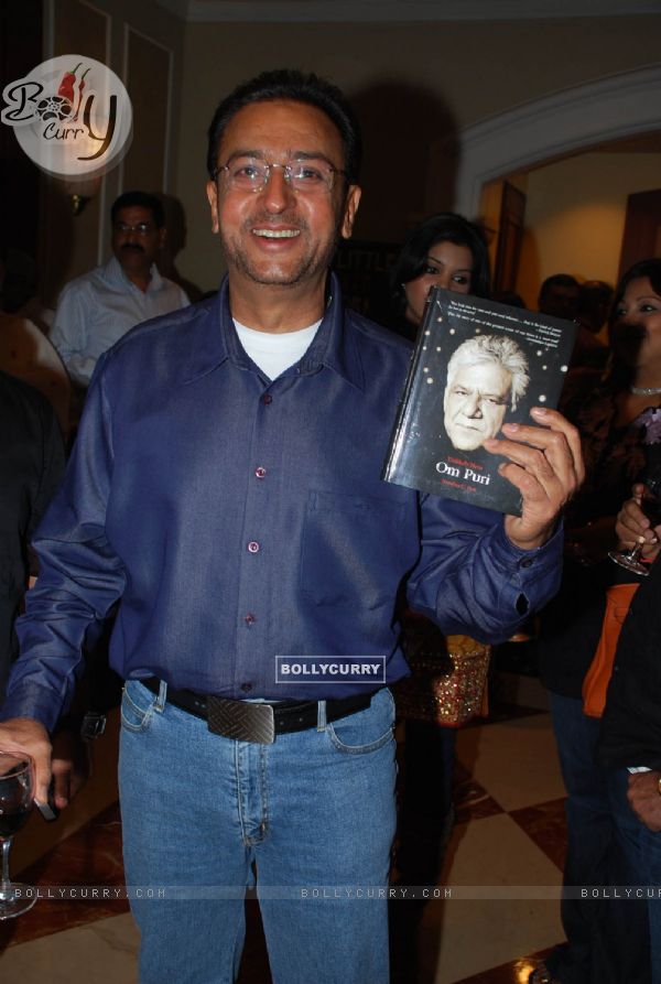 Bollywood''s bad man Gulshan Grover at the unveiling of Om Puri''s book "Unlikely Hero"