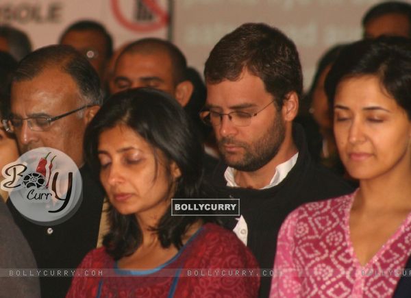 Congress Leader Rahul Gandhi paying homage to the victims of terror at a programme "Nantion''s Solidarity Against Terror" (An Event at the India Gate to send strong message against Terrorism) on Sunday in New Delhi 28 Nov 09